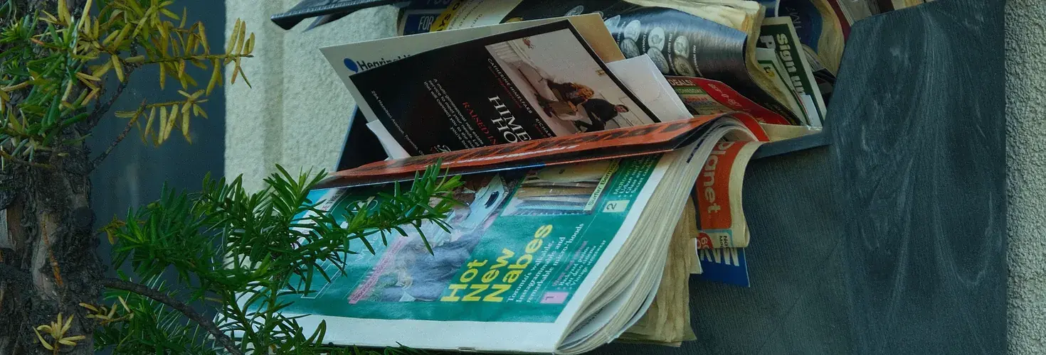 Pubs, factures en double, magazines : ma méthode en 7 étapes pour désencombrer sa boîte aux lettres, limiter le papier et retrouver la sérénité. Pubs, factures en double, magazines : ma méthode en 7 étapes pour désencombrer sa boîte aux lettres, limiter le papier et retrouver la sérénité.